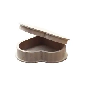 Ahşap Kalpli Kutu 20x20x6.5 Cm