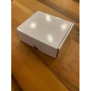 E-Ticaret Takı Aksesuar Kolye Bileklik Kapaklı Kargo Kutusu 100 Adet Beyaz Parlak Selefonlu 12x13x5cm