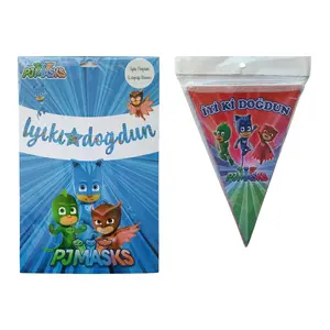 Pija Maskeliler Iyi Ki Doğdun Kaligrafi Banner ve Iyi Ki Doğdun Üçgen Flama
