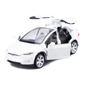 Araba Modeli x 1:32 Ölçekli Alaşım Döküm Işıklar ve Müzik ile Geri Çekin Elektronik Oyuncaklar, Mini Araçlar Çocuklar Için Oyuncaklar Hediye (Beyaz)  