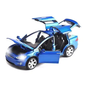 Pres Döküm Araç Model x Oyuncak, 1:32 Ölçekli Çinko Alaşımlı Döküm Geri Çekme Araçlar Ses ve Işık ile Kapı Açma, Mini Elektronik Oyuncaklar Model X90 Yeni Yürümeye Başlayan Çocukla  