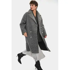 Düğme Detaylı Kaban