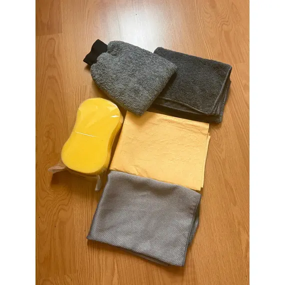 Oto Temizlik 5'li Araç Yıkama Seti - Oto Yıkama Eldiveni, 50X70 Güderi Bez, 50X70 Mikrofiber Bez, 50X70 Cam Bezi, Sünger