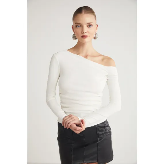 Sissi Kadın Asimetrik Yaka Slim Fit Uzun Kollu Ekru Bluz