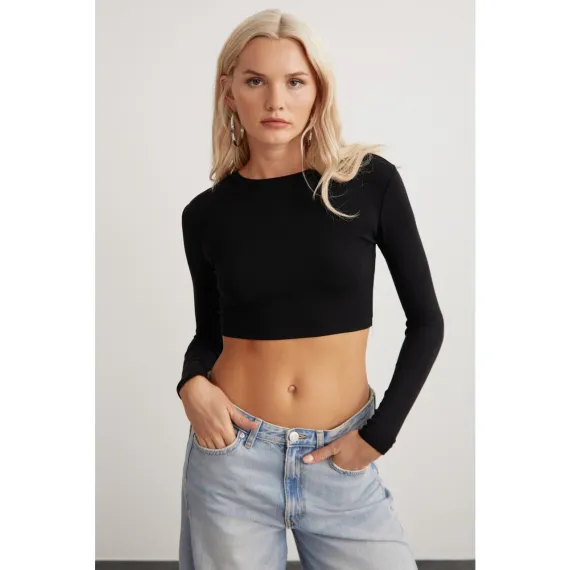 Essie Kadın Bisiklet Yaka Slim Fit Uzun Kollu Crop Siyah Bluz